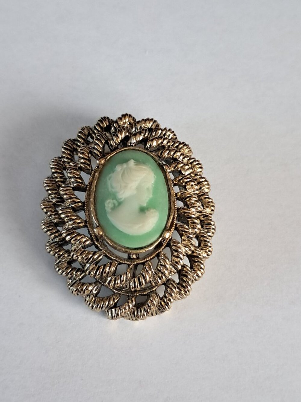 Vintage Gerry's Cameo Green Brooch Pin Oval Signed Gold-Tone Estate